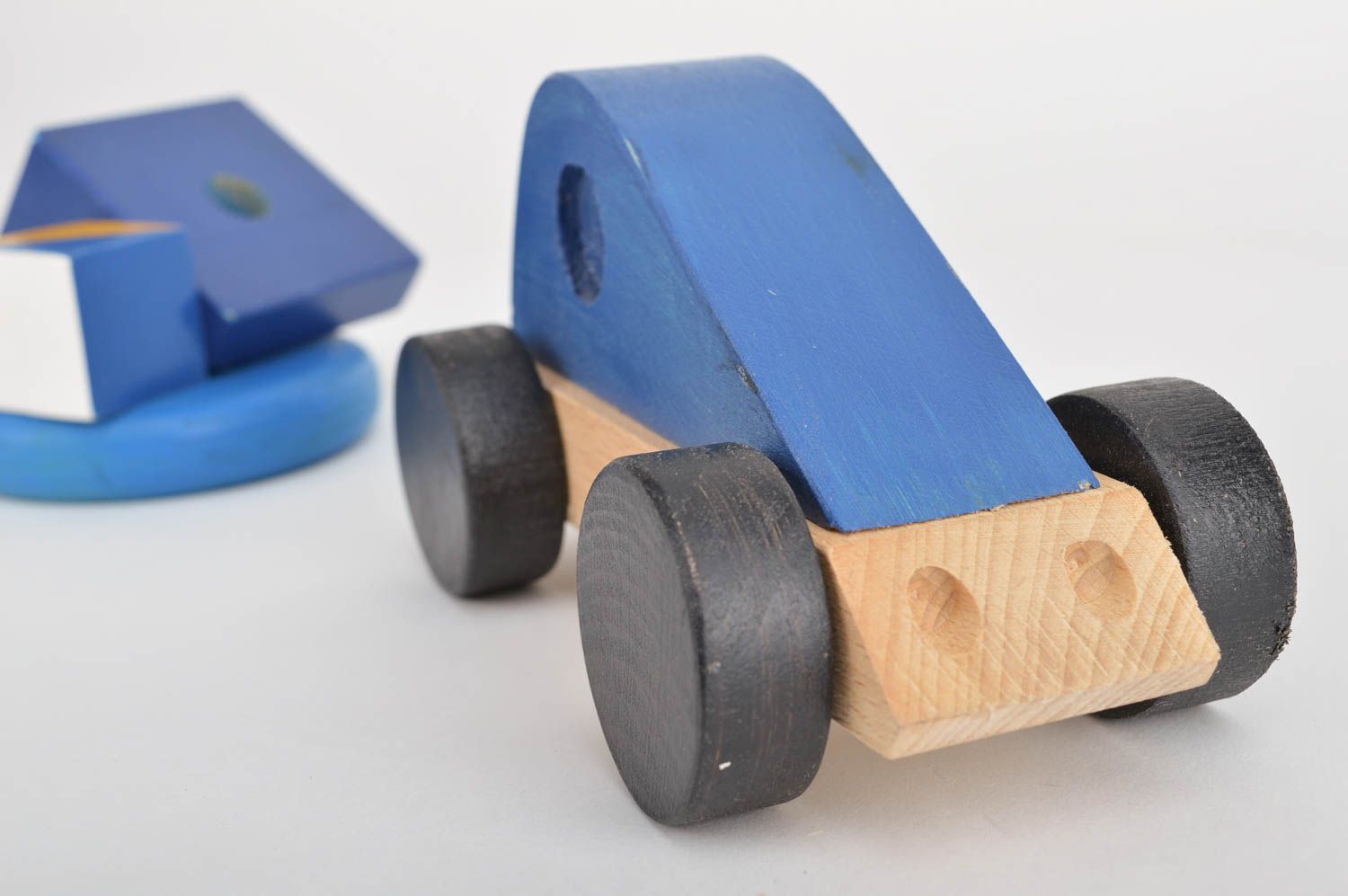 Игрушка ручной работы деревянная машинка игрушка из дерева синяя от 3 лет фото 1