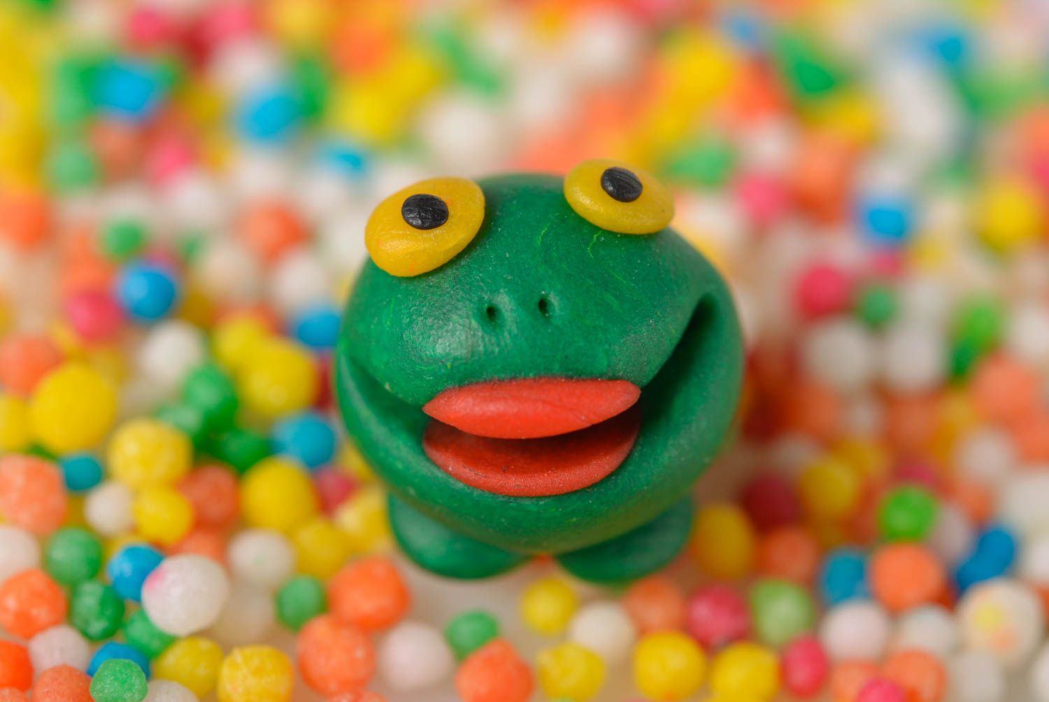 Handmade Spiel Figur Miniatur Figur mini Spielzeug Frosch mit roten Lippen foto 1