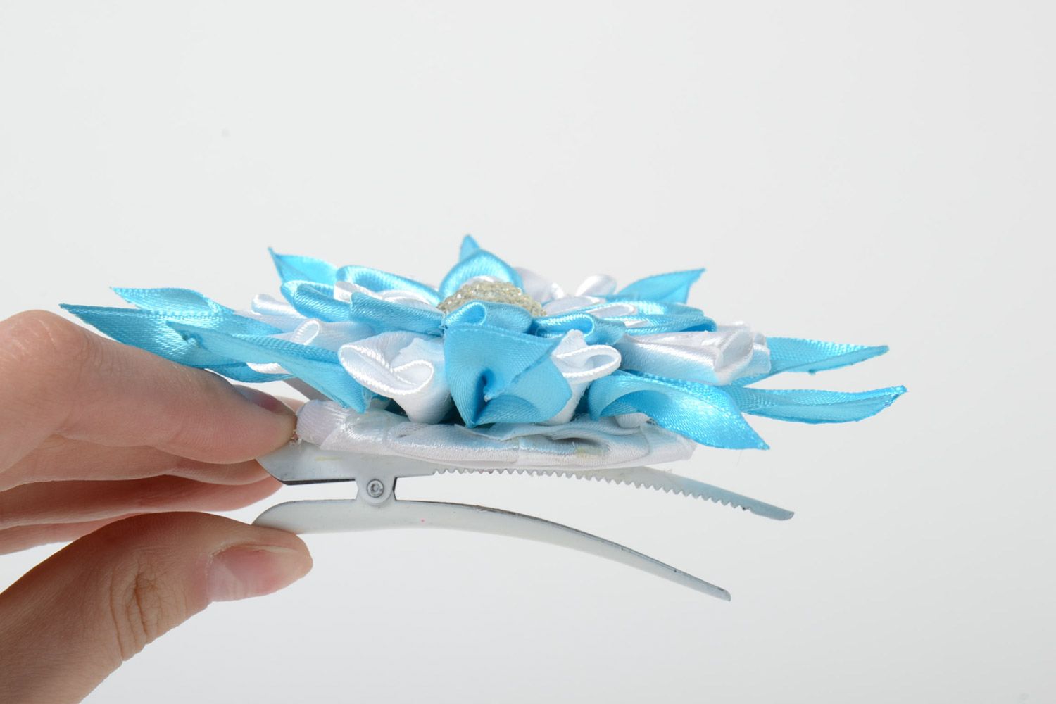 Handmade hair clip with large white and blue kanzashi flower with rhinestone photo 3