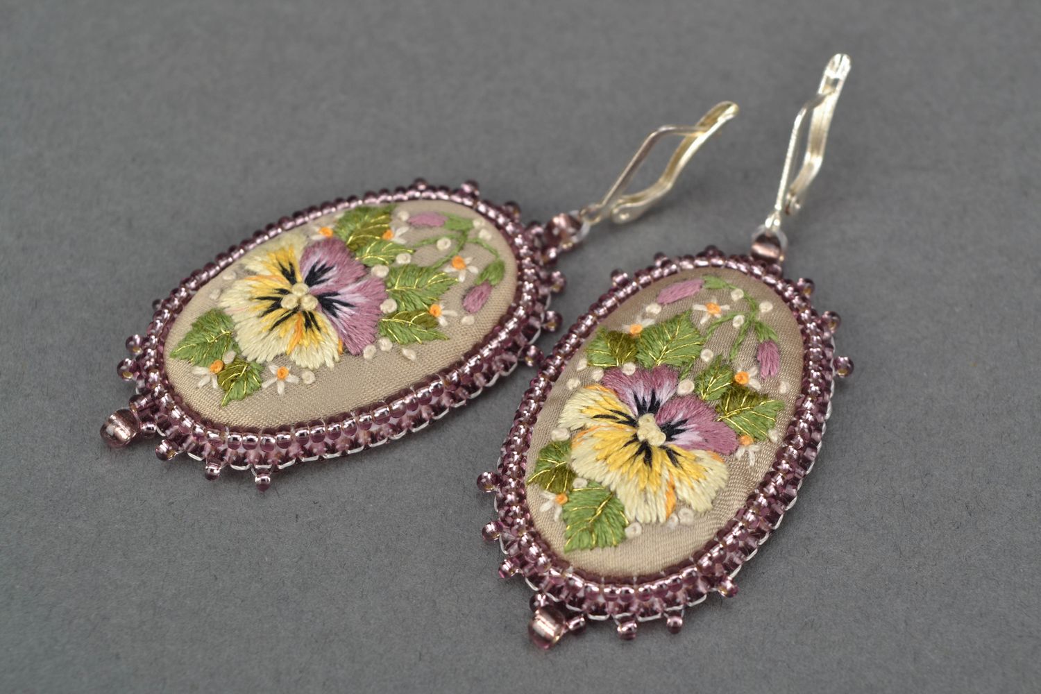 Satin stitch embroidered earrings Pansies photo 4