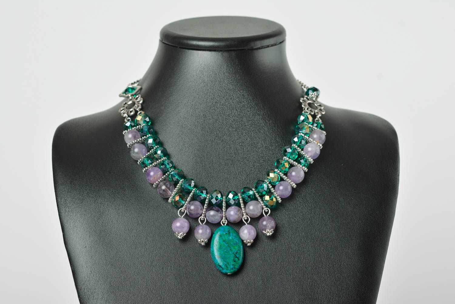 Женское ожерелье ручной работы модное украшение стильное колье из бусин фото 2