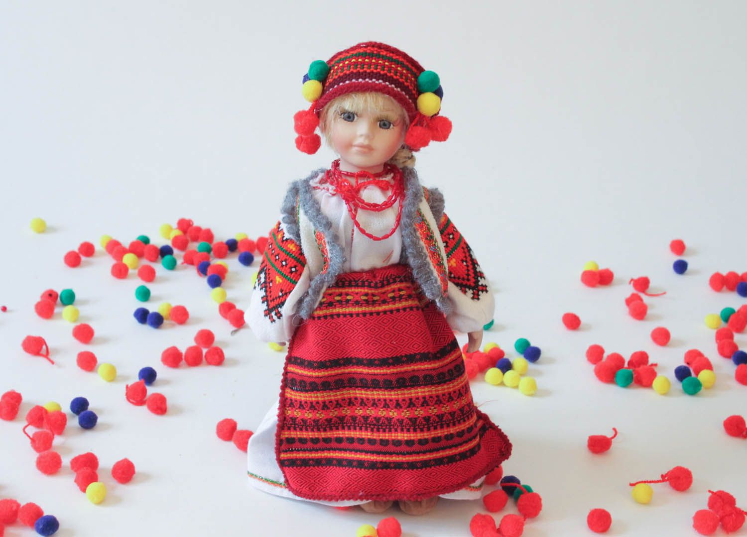 Boneca artesanal num vestido tradicional  foto 5
