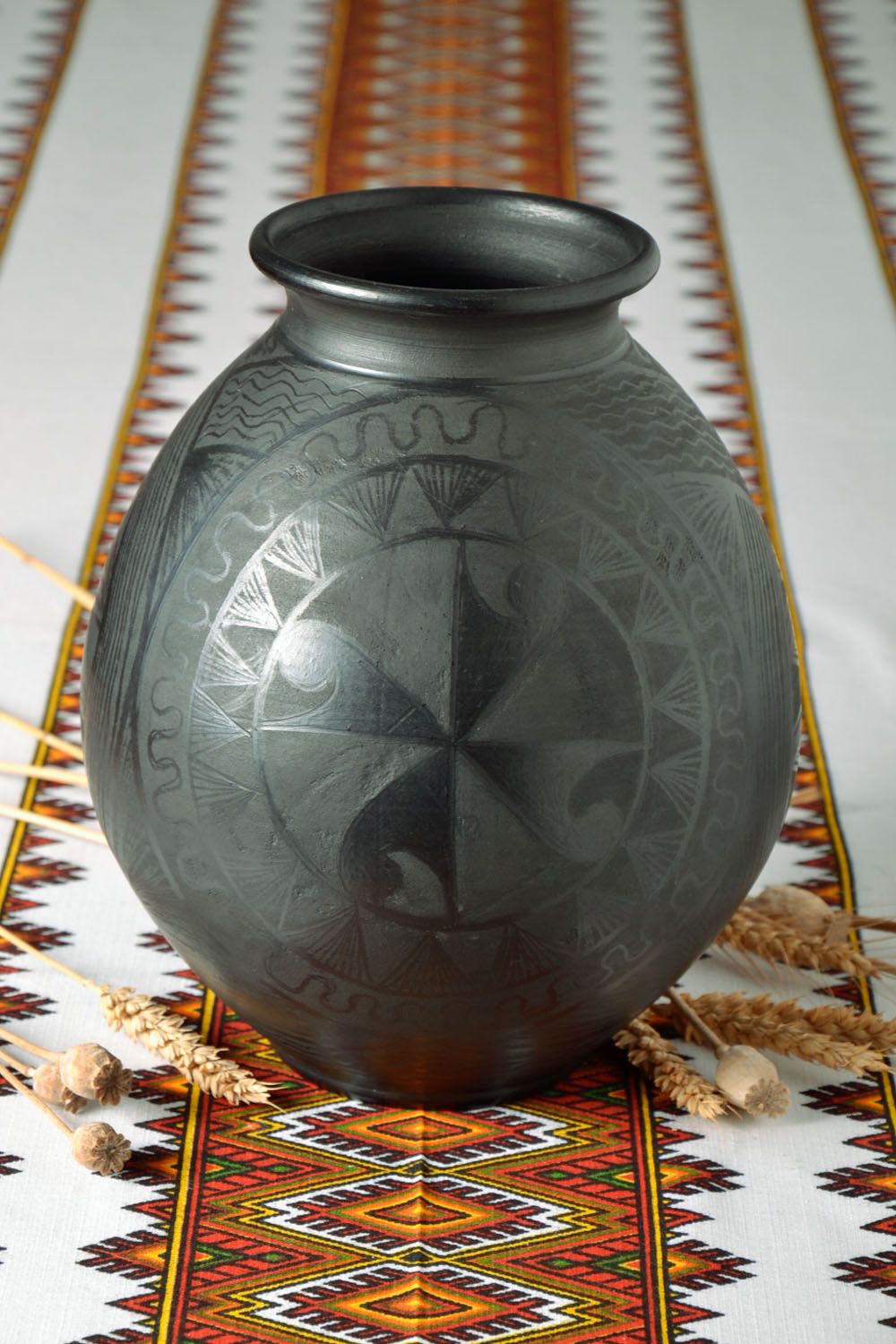 Schwarze keramische Vase foto 1
