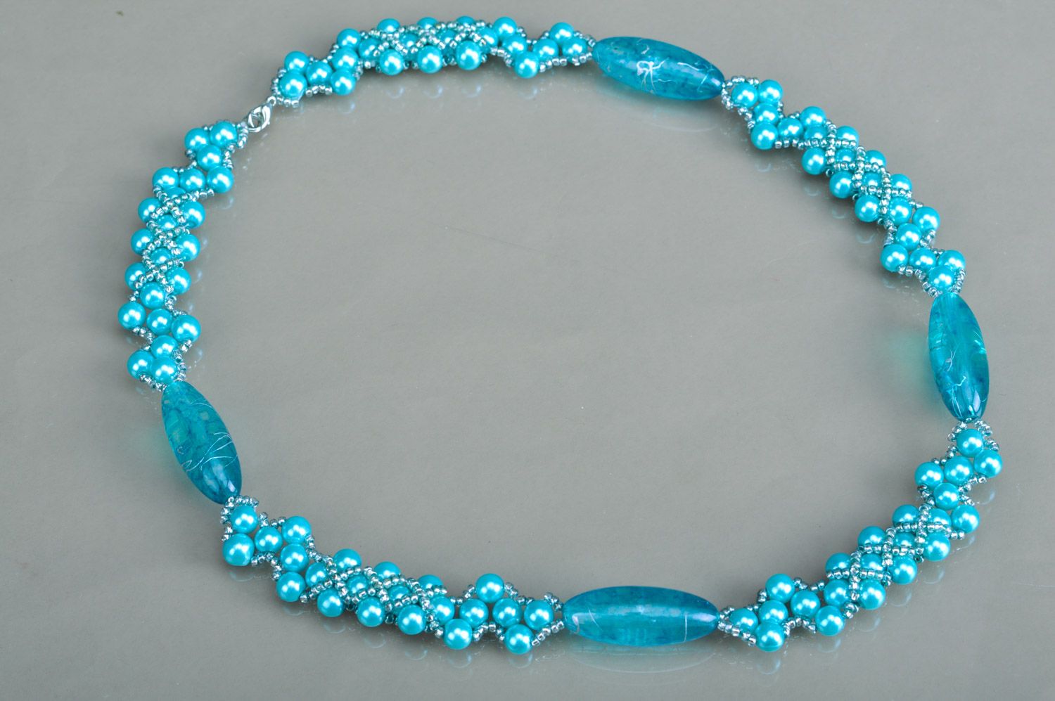 Collier en perles de rocaille bleu de taille moyenne tressé fait main Iceberg  photo 2