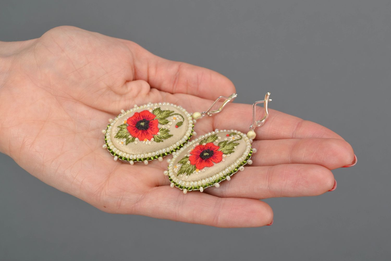 Satin stitch embroidered oval earrings Poppies photo 2