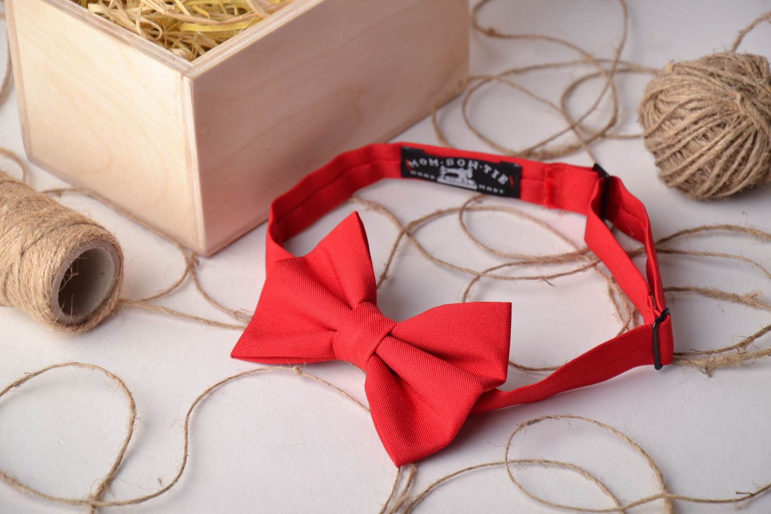 Handmade red bow tie photo 1