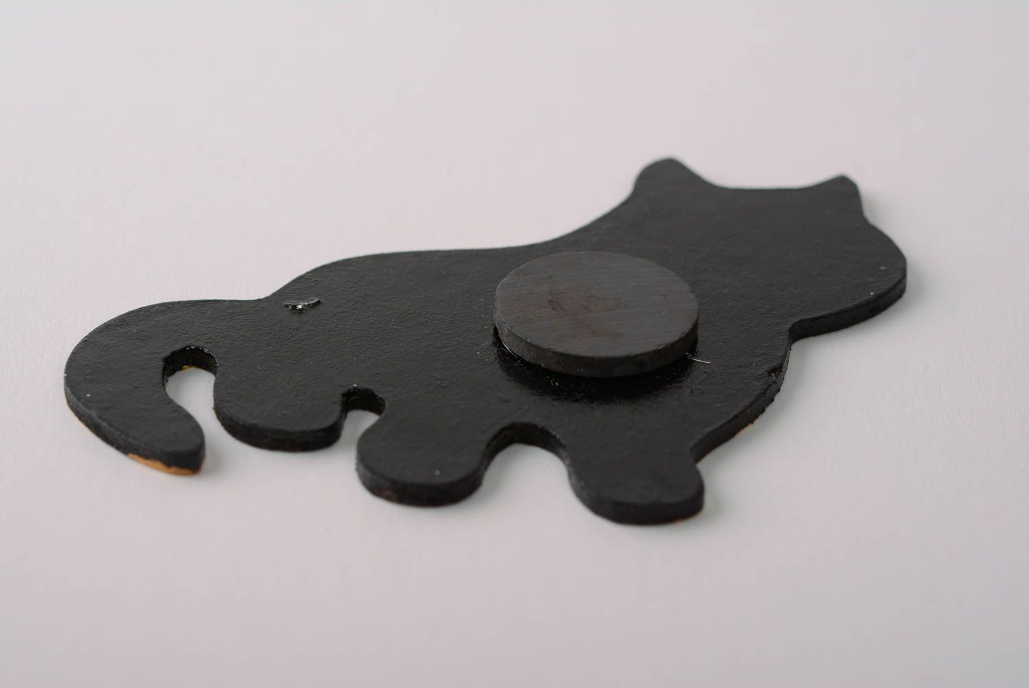 Petit magnet pour réfrigérateur en panneau de fibres peint fait main chat noir photo 4