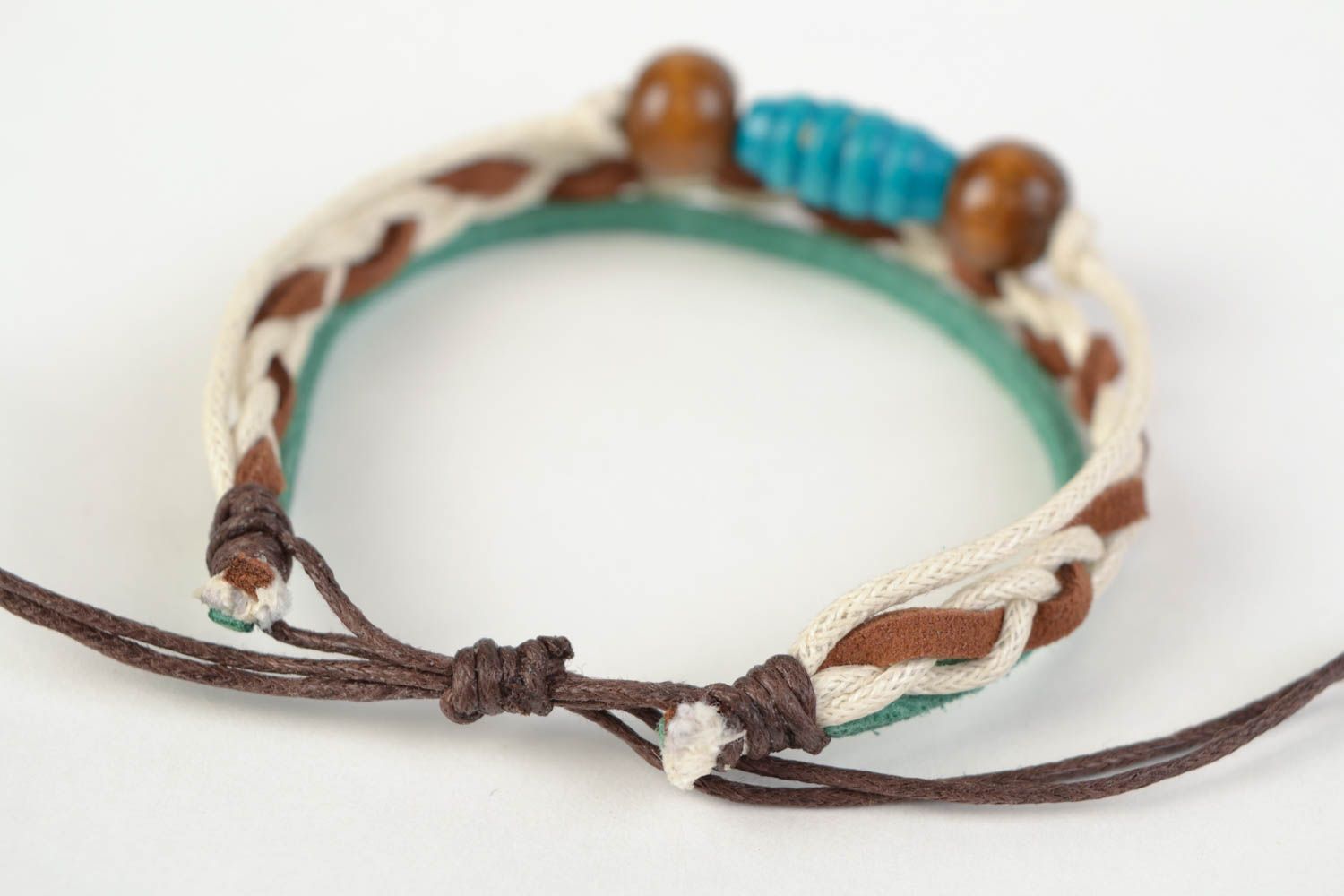 Unusual stylish handmade woven suede bracelet with wooden beads photo 4