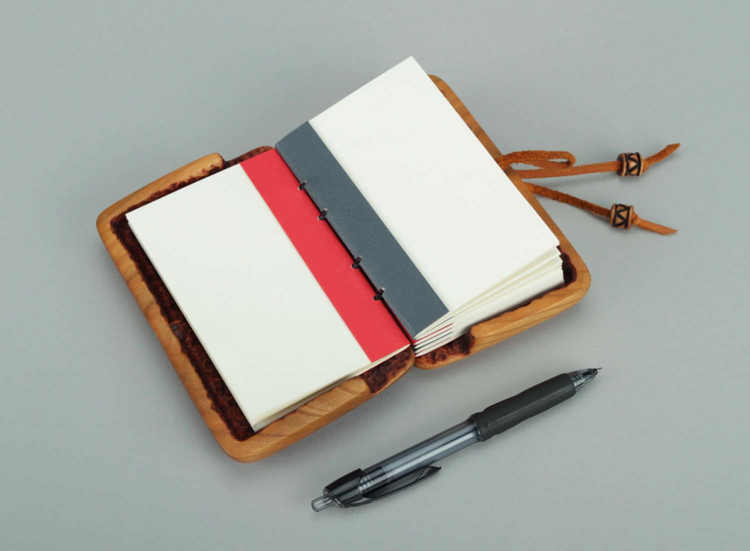 Designer's notebook with wooden cover Neatness photo 3