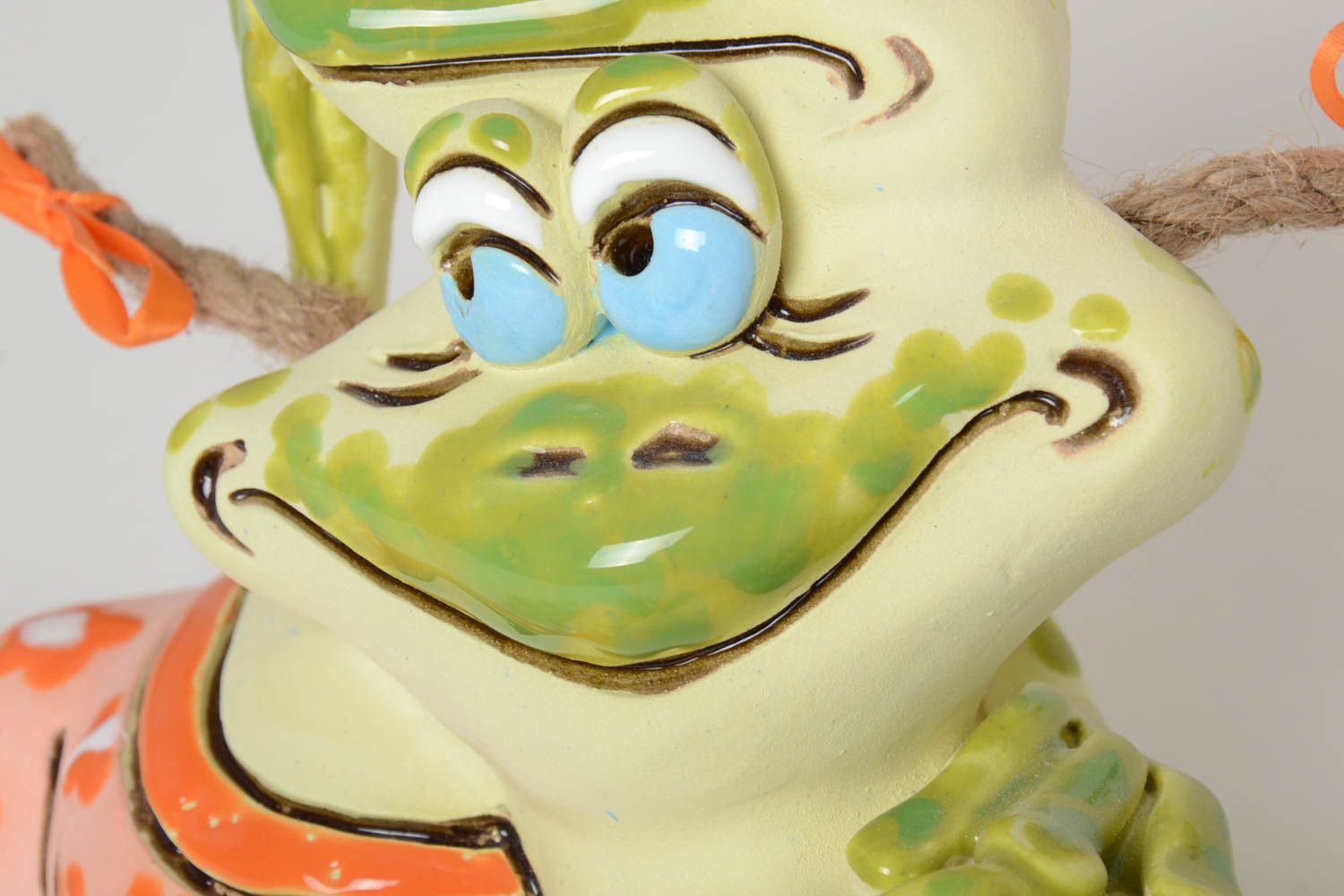 Tirelire céramique peinte Tirelire fait main forme de grenouilles Déco maison photo 3