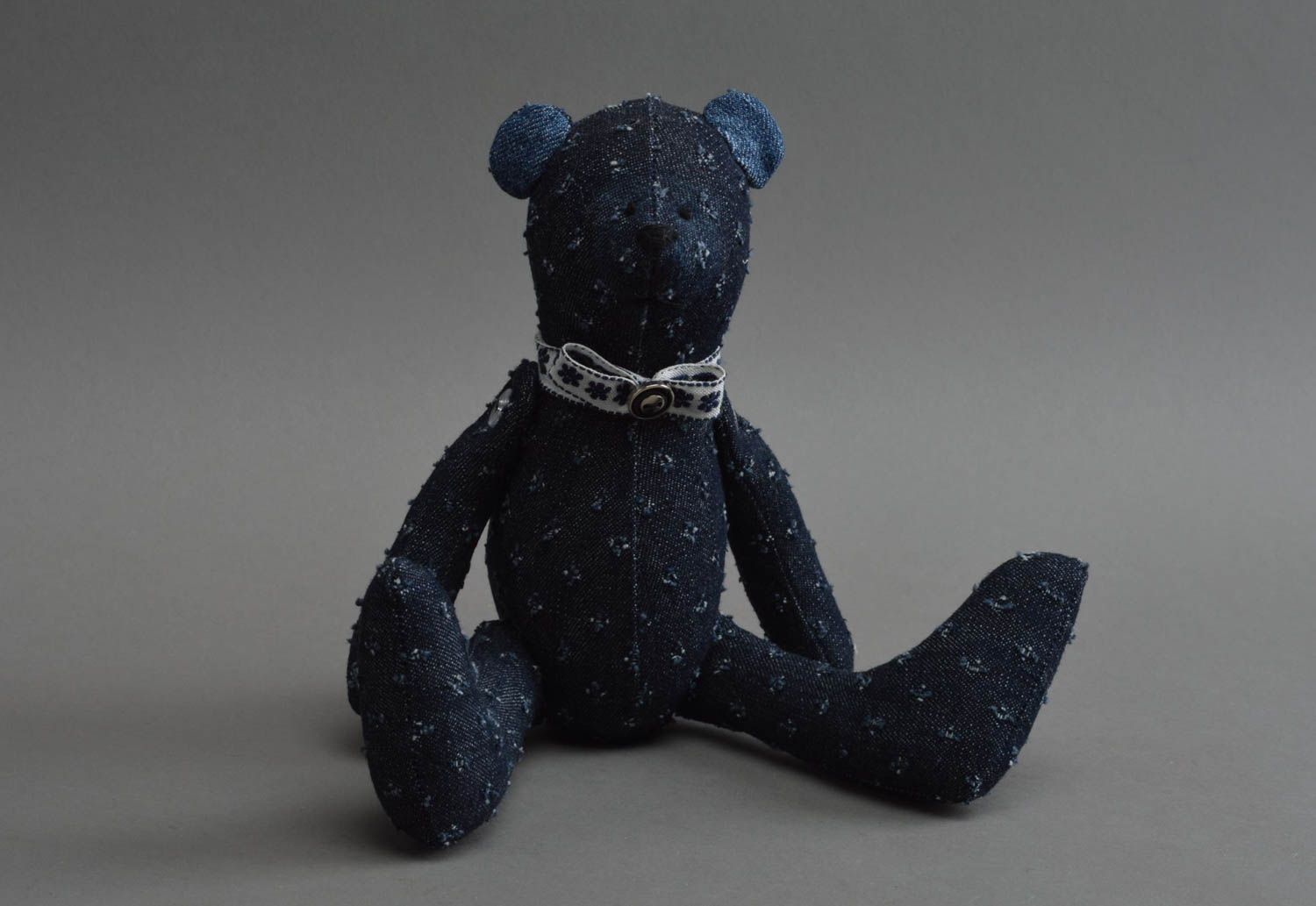 Peluche ours bleu foncé en jean faite main jolie de créateur pour enfant photo 4