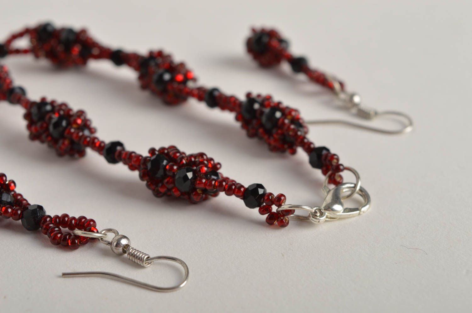 Handmade beaded stylish accessories elegant jewelry set earrings and bracelet photo 2