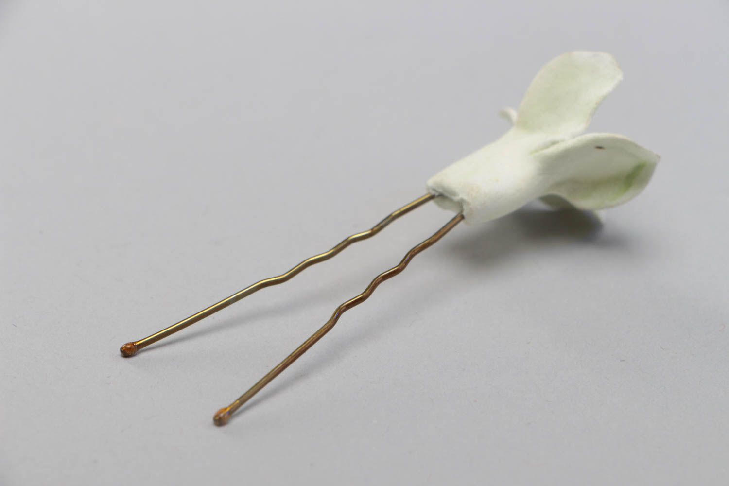 Шпилька с цветком ручной работы из полимерной глины аксессуар для волос фото 3