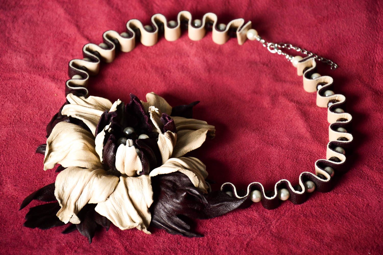 Handmade Leder Collier Modeschmuck Halskette Accessoire für Frauen mit Blume foto 1