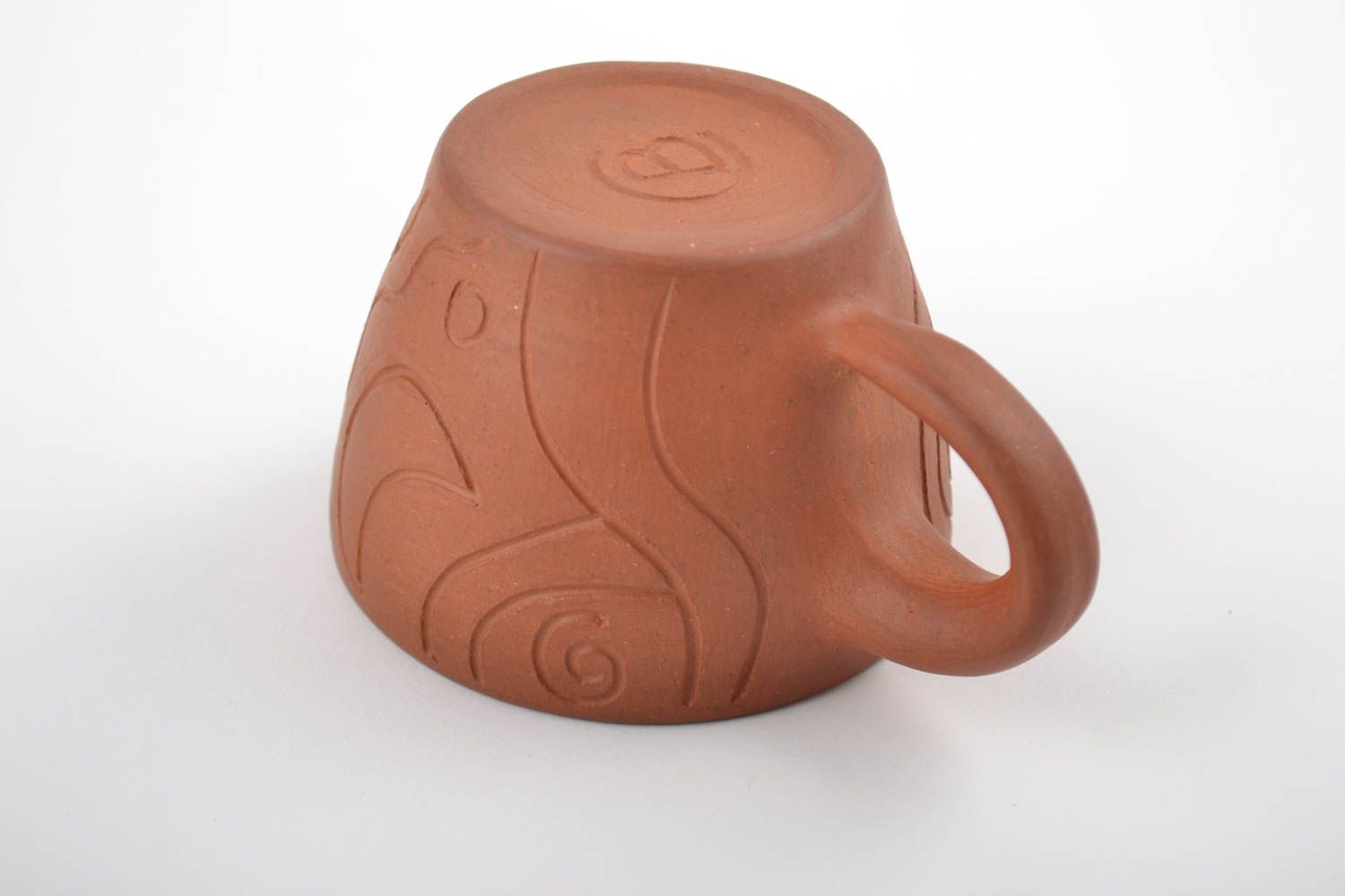 Глиняная чашка коричневая с узором для кофе ручной работы объемом 150 мл фото 4