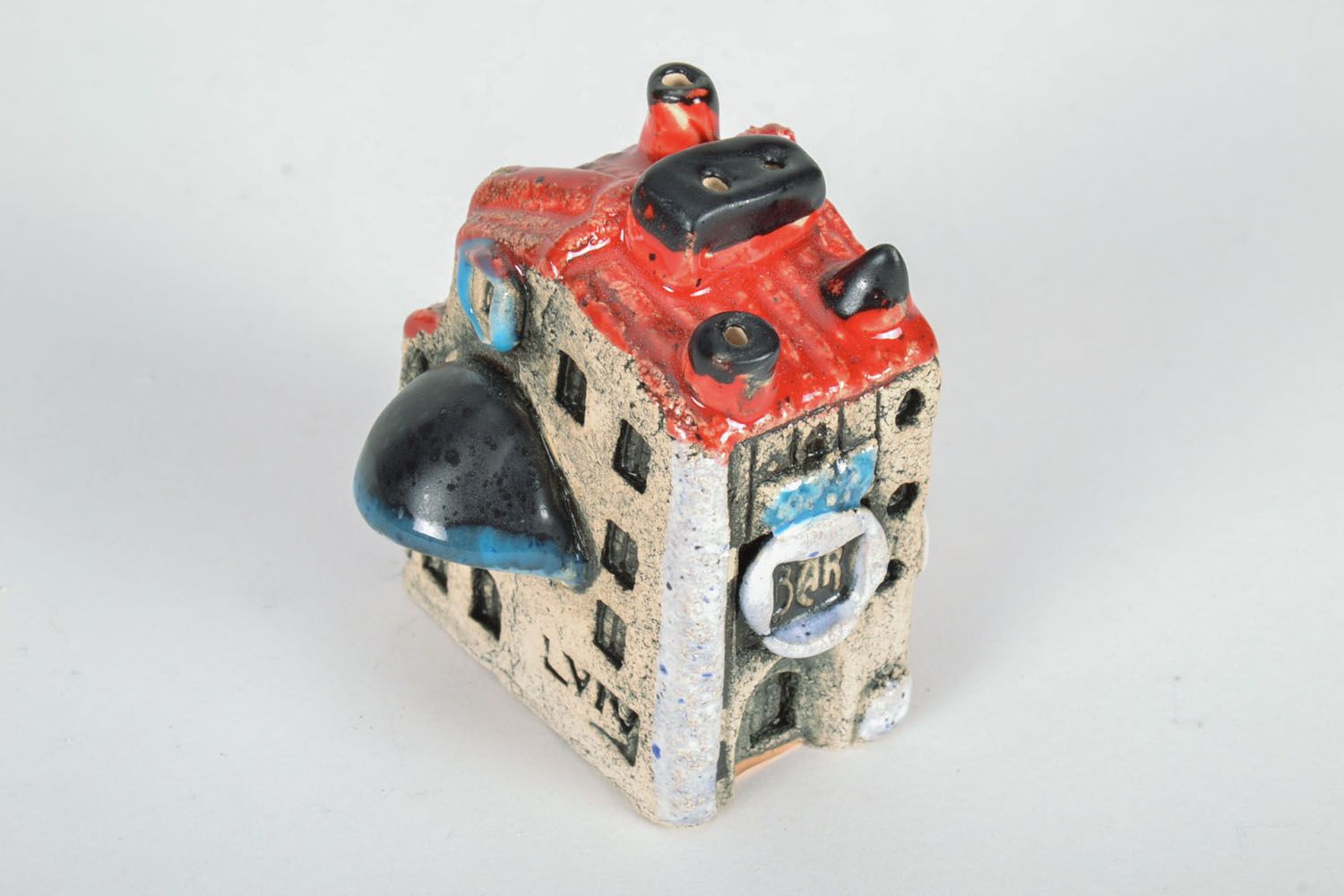 Ceramic statuette in the shape of house photo 3