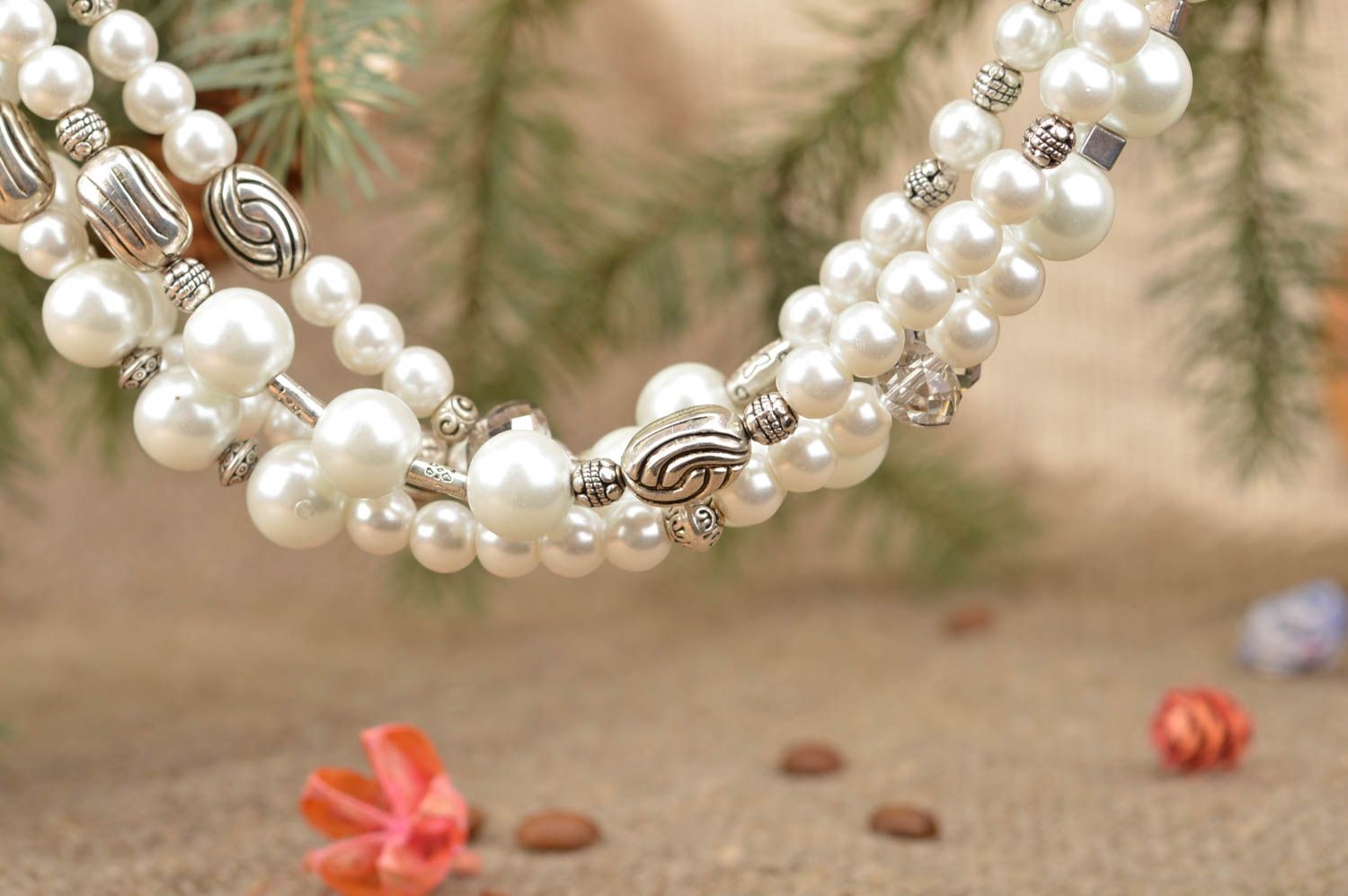Collar de perlas artificiales y cadena de metal artesanal original blanco foto 1
