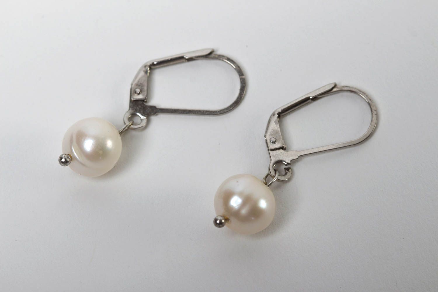 Handmade earrings with pearl beads earrings with charms stylish jewelry photo 2