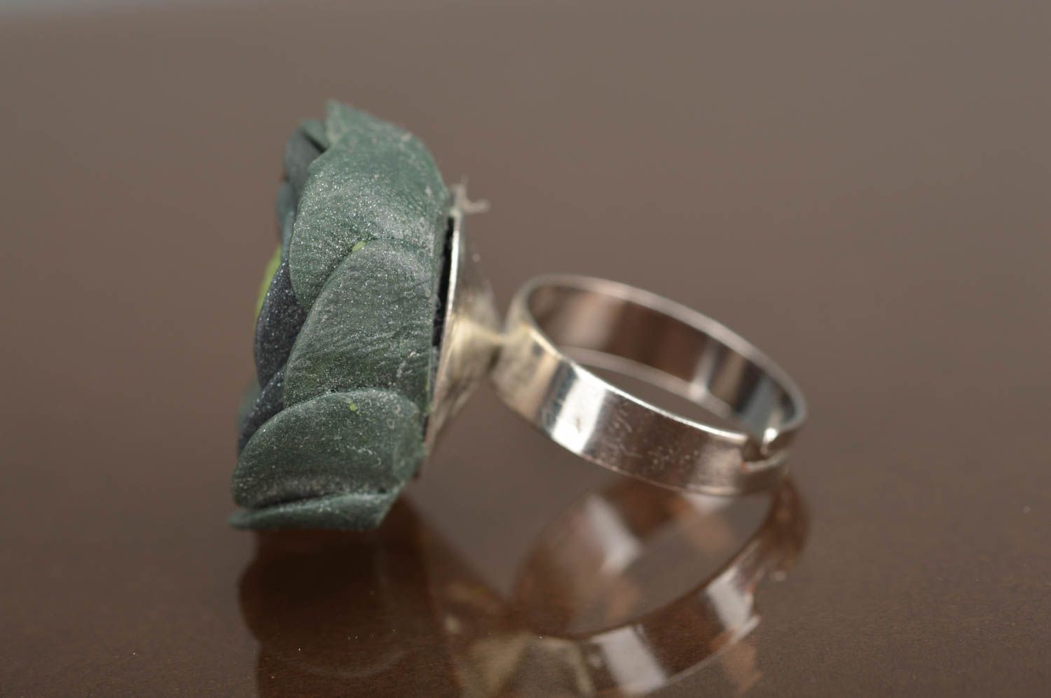 Designer Blumen Ring aus Polymerton grün schön einzigartig auffallend handmade foto 3