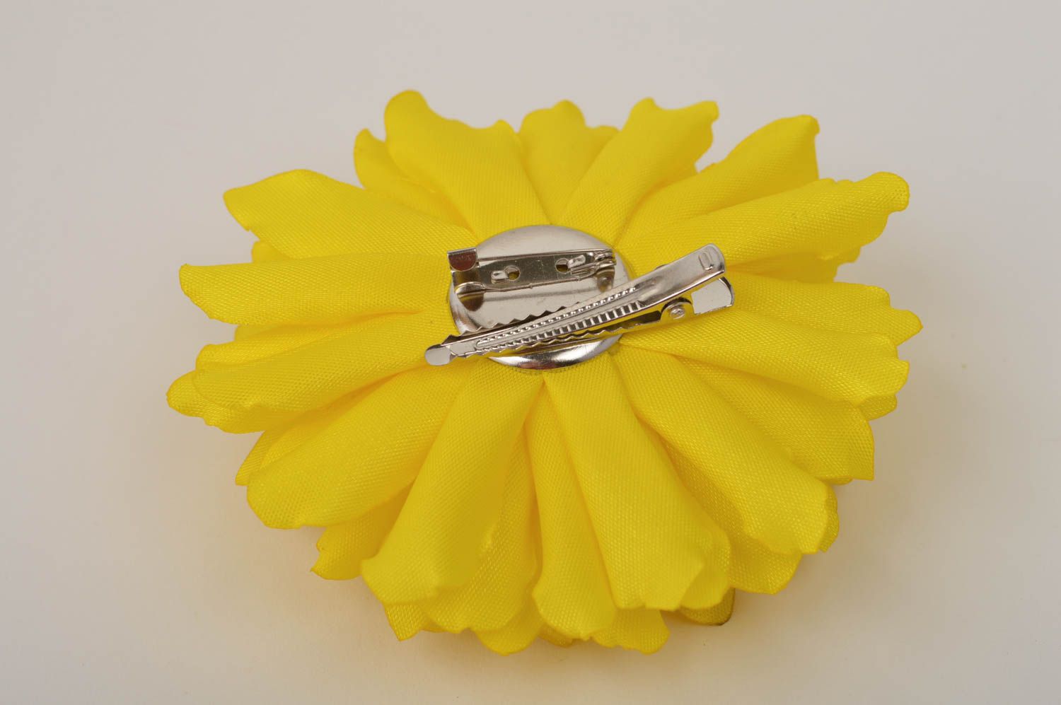 Broche Barrette fleur jaune faite main en satin transformable Cadeau femme photo 3