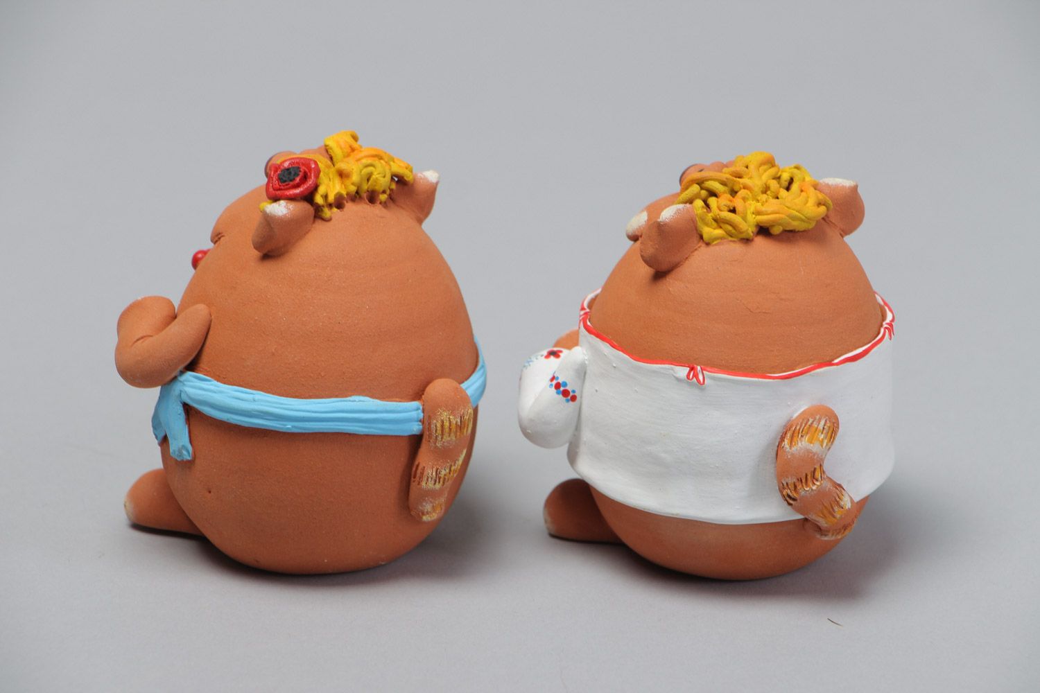 Salero y pimentero artesanales de cerámica con forma de gatos gordos 2 piezas  foto 4