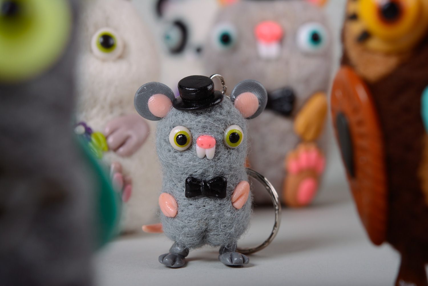 Брелок-игрушка из шерсти и полимерной глины Мышь фото 4