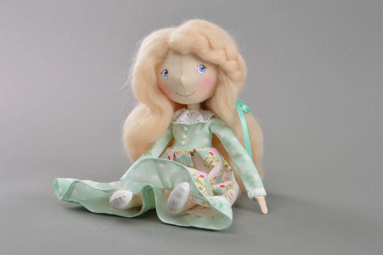 Авторская интерьерная кукла сшитая вручную из ткани с подставкой Одуванчик   фото 3