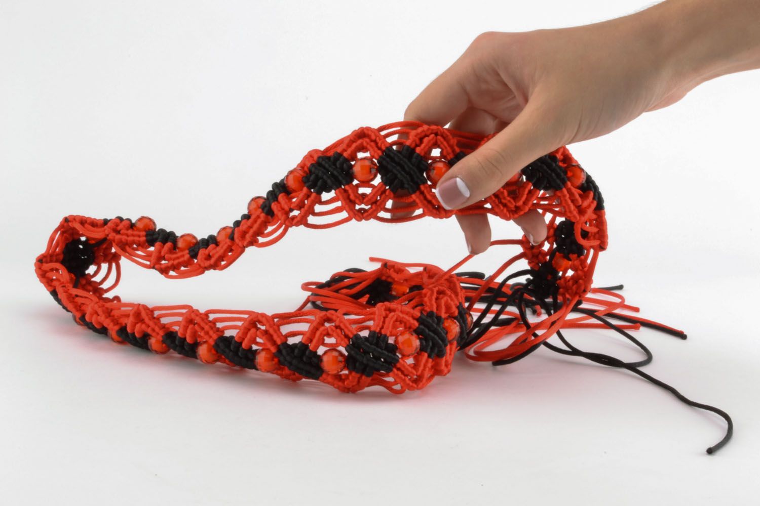 Cintura da donna intrecciata fatta a mano cinghia di fili in colore rosso nero foto 5