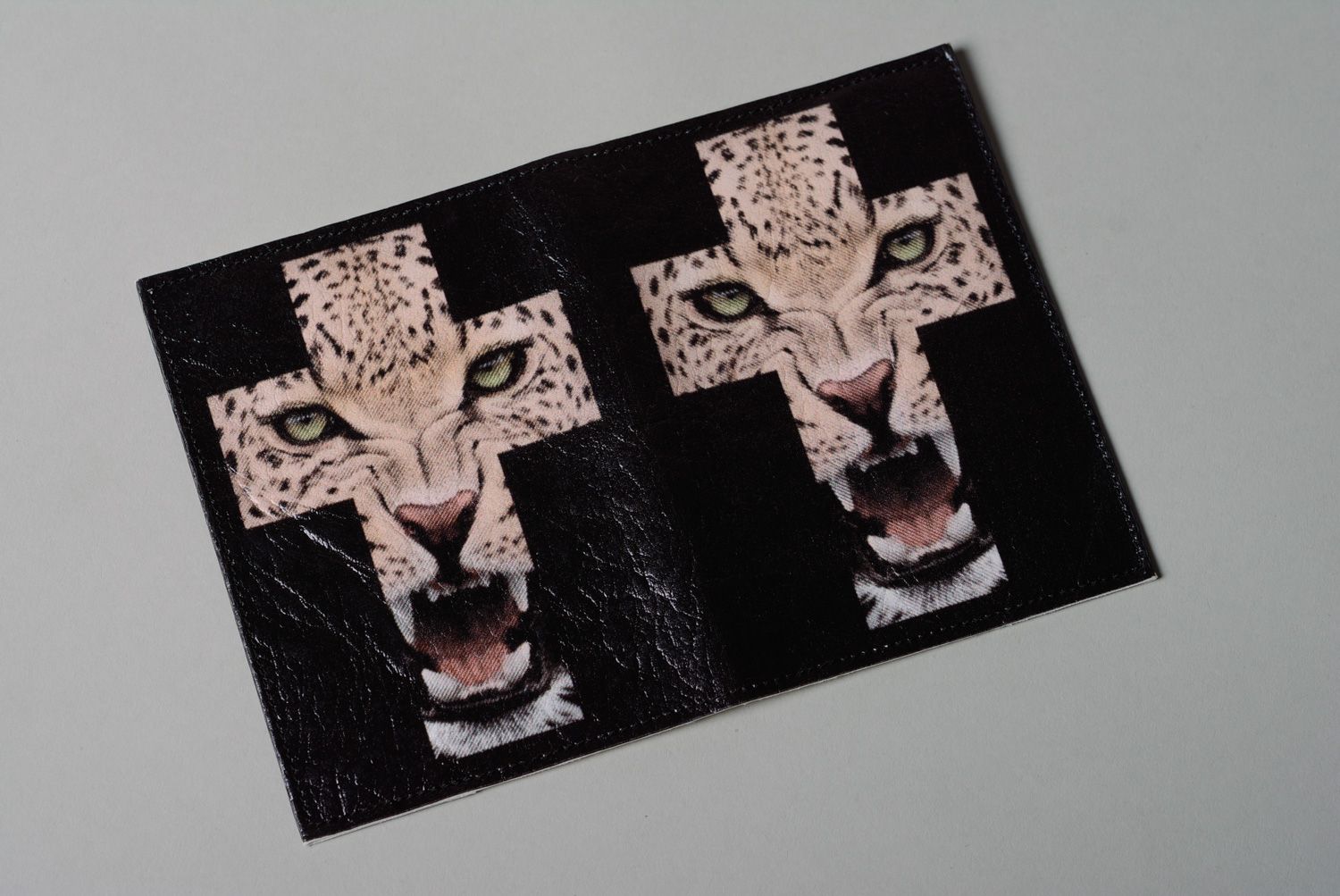 Protège-passeport en cuir artificiel noir avec imprimé Swag fait à la main photo 2