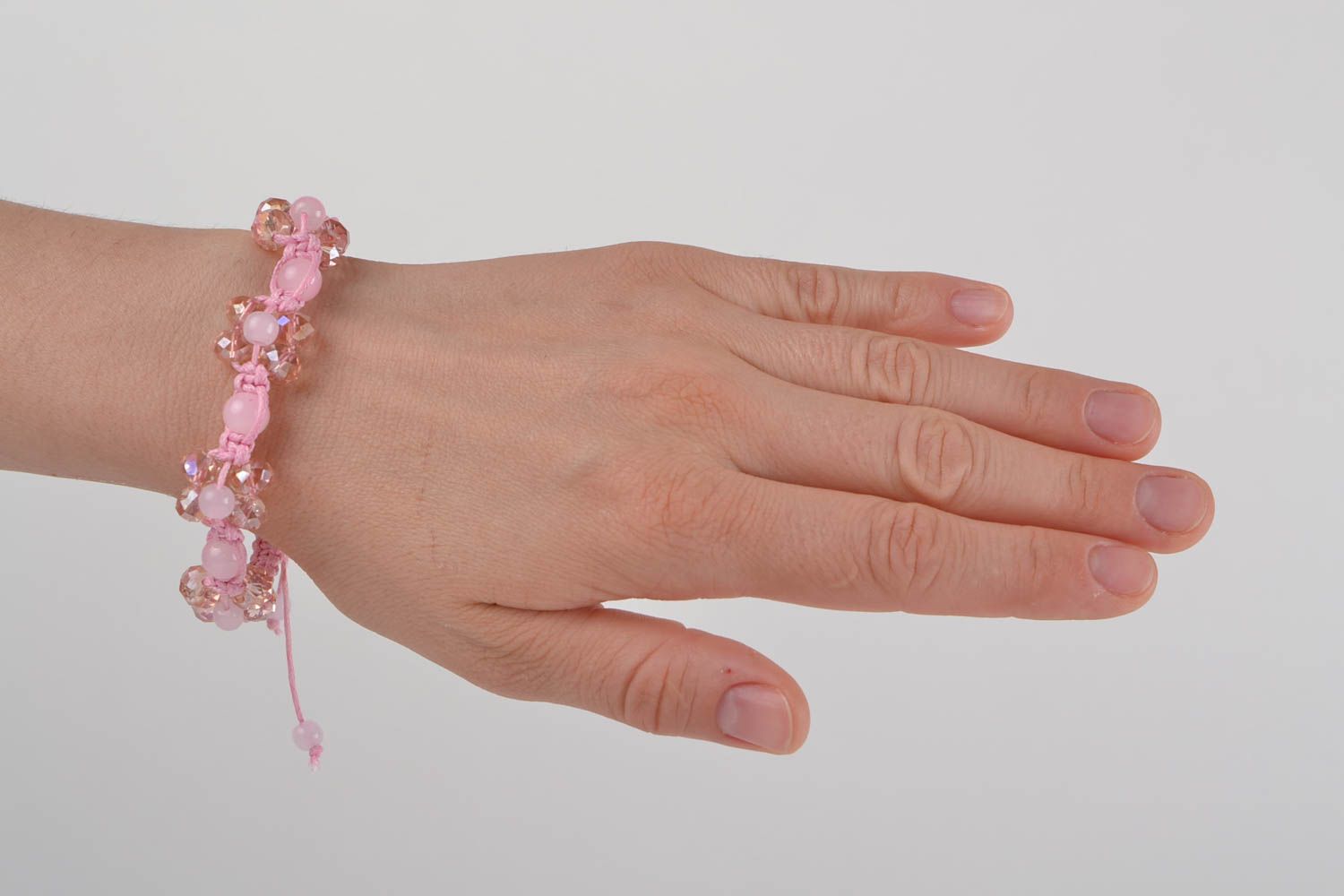 Bracelet en perles de verre tchèque et cordon ciré fait main rose macramé photo 2