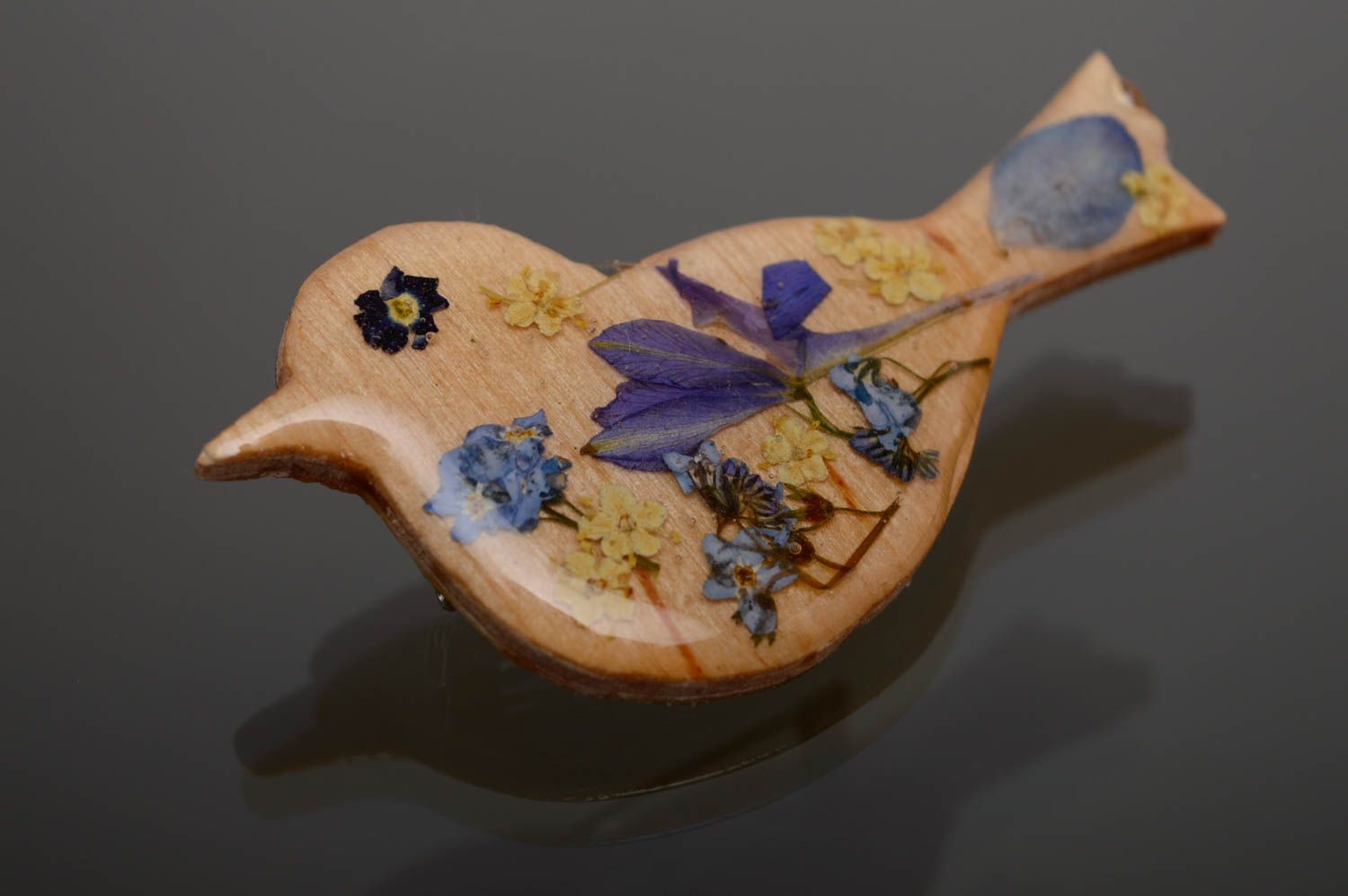 Wooden brooch with real flowers coated with epoxy photo 1