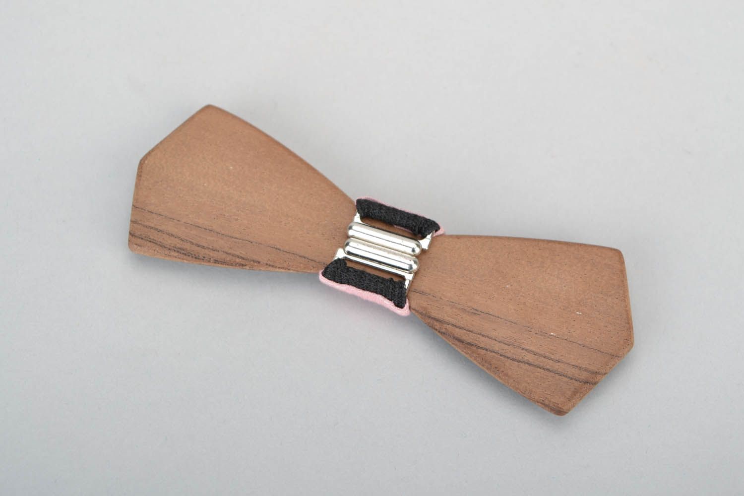 Wooden bow tie for men photo 3