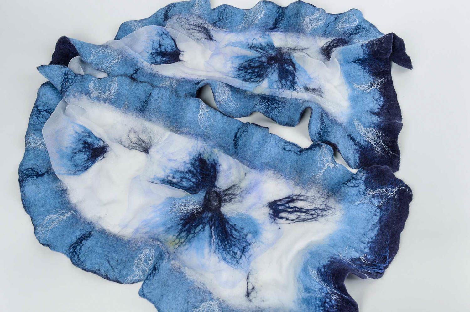 Écharpe en laine soie Écharpe faite main bleue large feutrée Accessoire femme photo 5