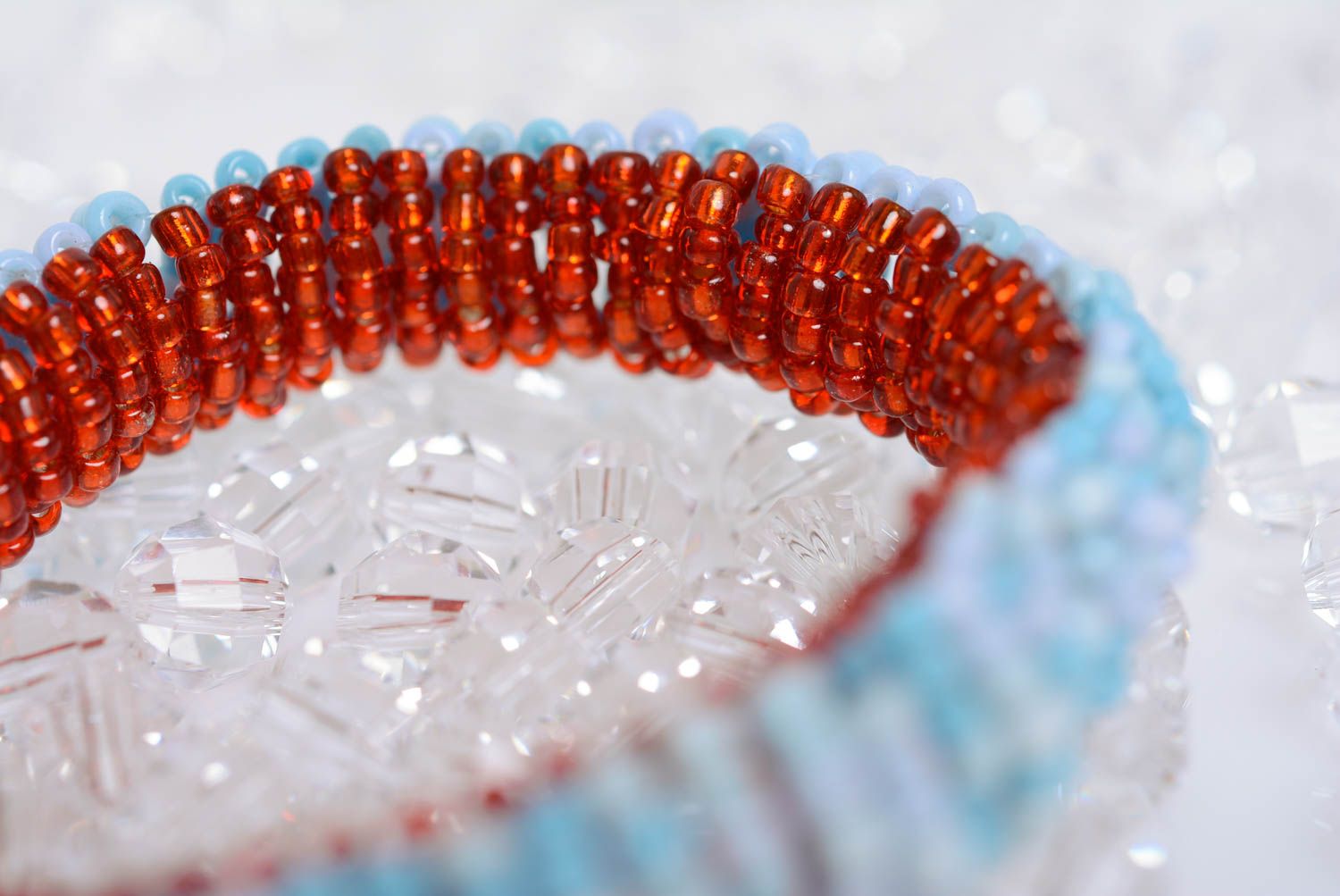 Handgemachtes rot blaues geflochtenes Armband aus Glasperlen Damen Schmuck foto 5