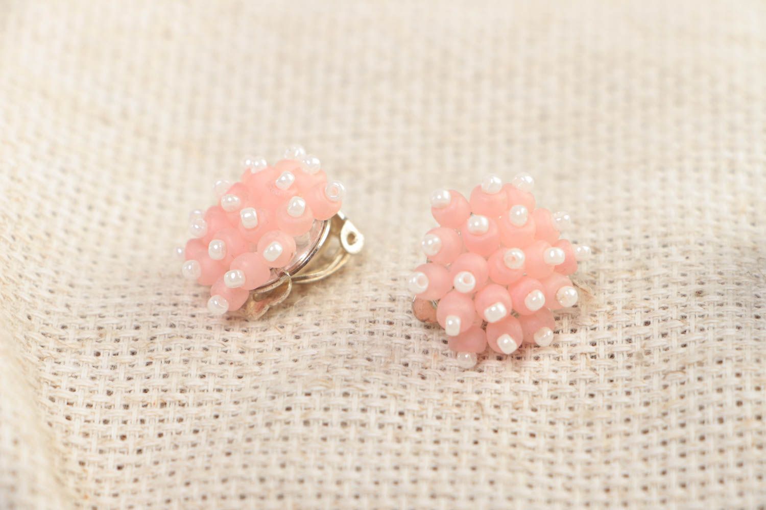 Boucles d'oreilles fait main Bijou original clips roses perles Accessoire femme photo 1