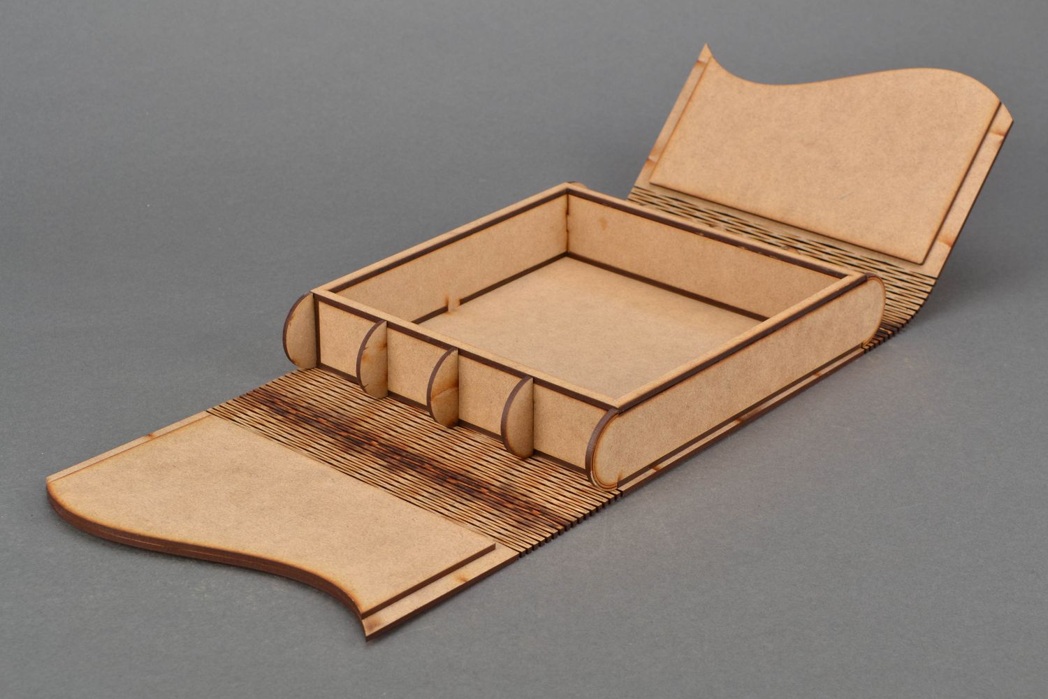Boîte en bois brut à bijoux en forme de livre photo 4