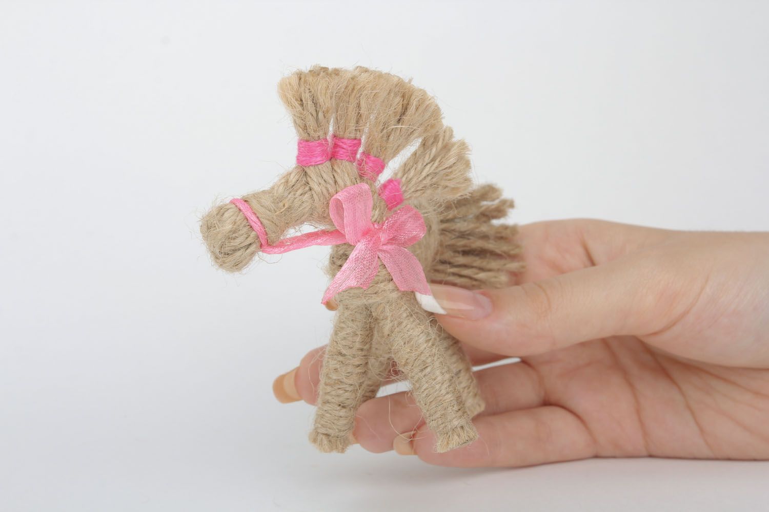 Cavalo-talismã brinquedo de barbante  foto 1