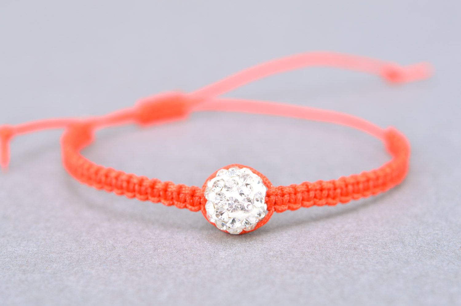 Bracelet tressé de fils orange et perle blanche fantaisie bijou fait main photo 2