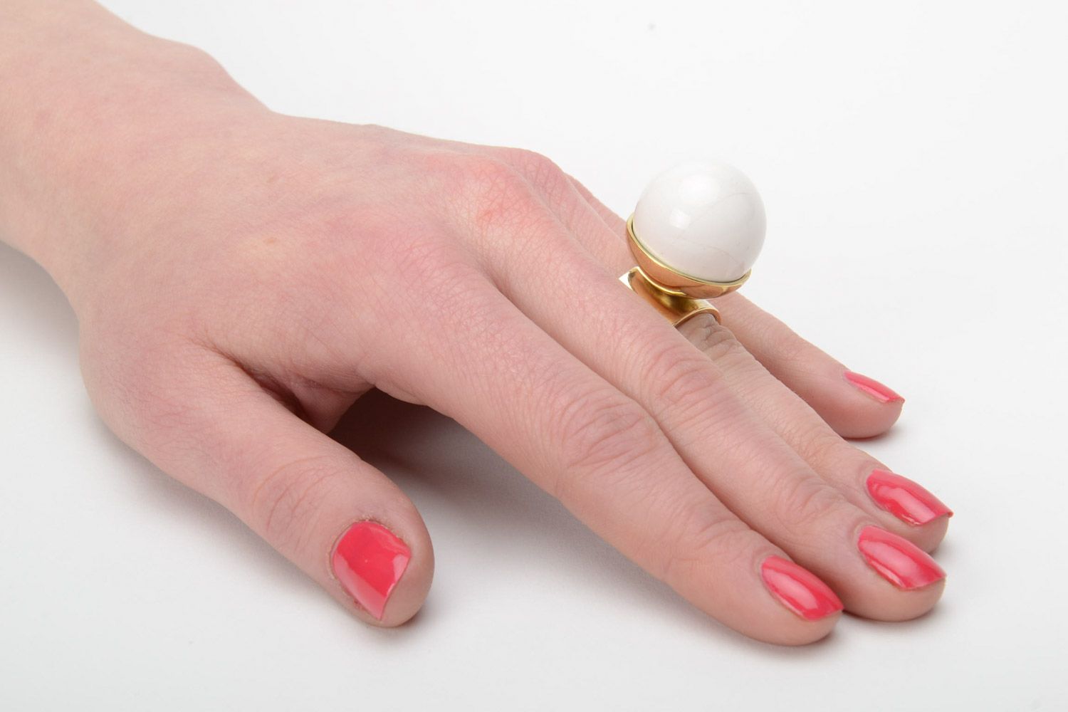 Offener origineller handmade Ring mit Verzierung aus Fayence aus Metall für Damen foto 5