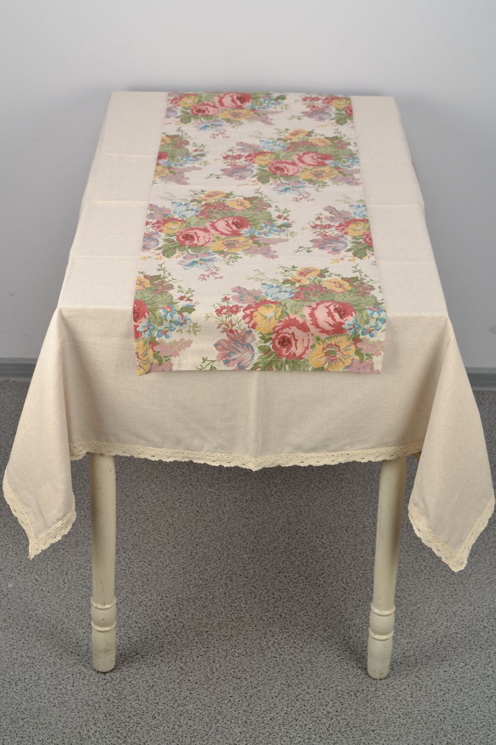 Cotton and polyamide table runner with flower print photo 1