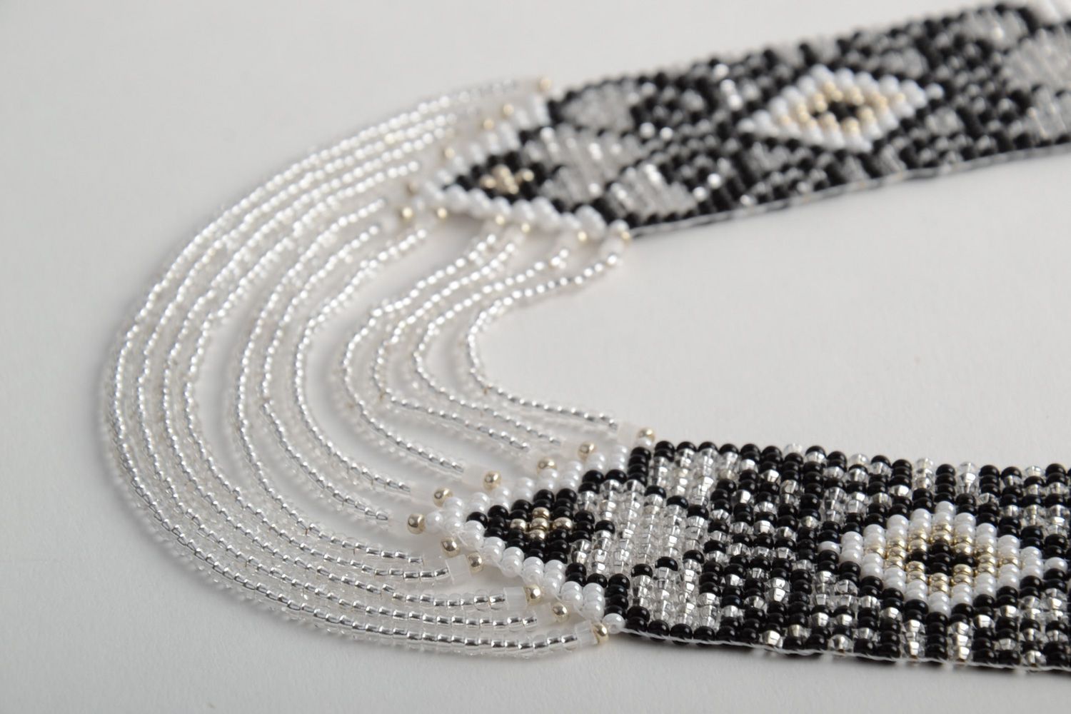 Black and white handmade beaded gerdan necklace photo 3