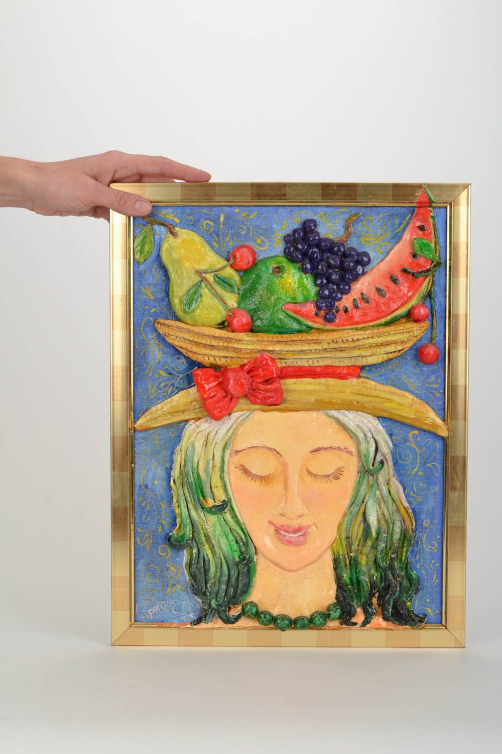 Painel artesanal de massa salgada Menina com frutas foto 2