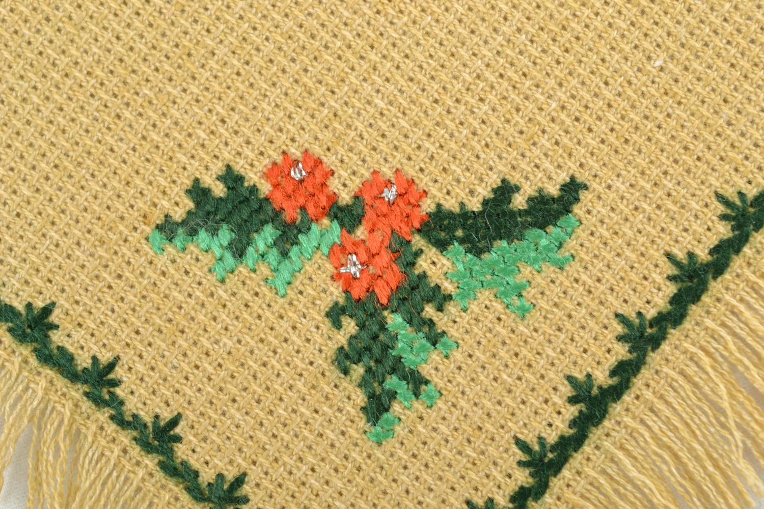 Serviette brodée au point de croix faite main décorative avec design de Noël photo 1