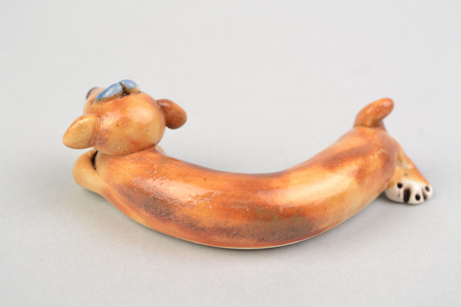Figura de cerámica en miniatura divertida hecha a mano perro salchicha foto 4