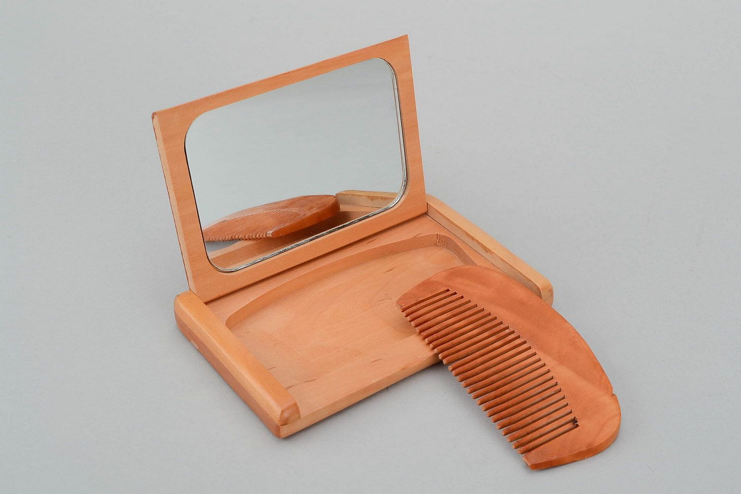 Handmade mirror with comb photo 3