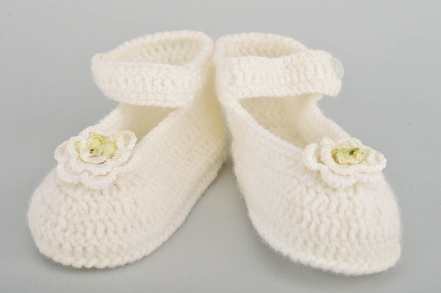 Handmade designer snow white baby booties crocheted of cotton threads kid shoes photo 2