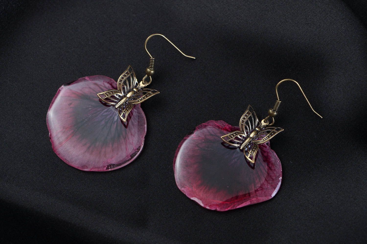 Earrings with Pelargonium petals in epoxy resin photo 1