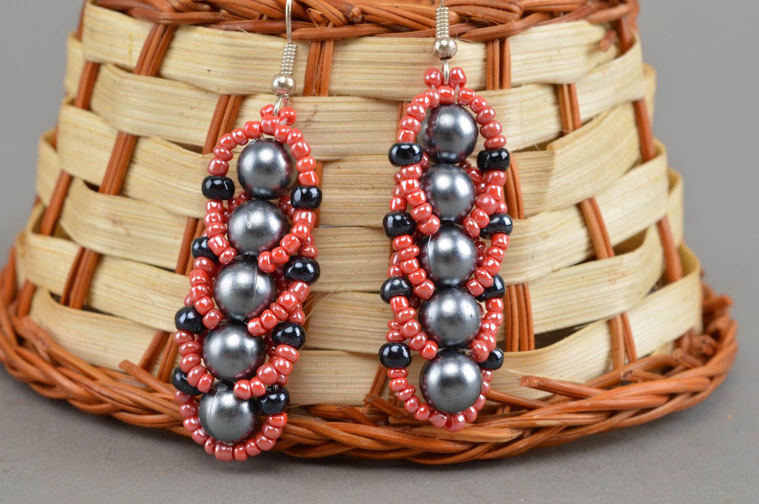 Boucles d'oreilles en perles de rocaille faites main rose gris bijou pour femme photo 1