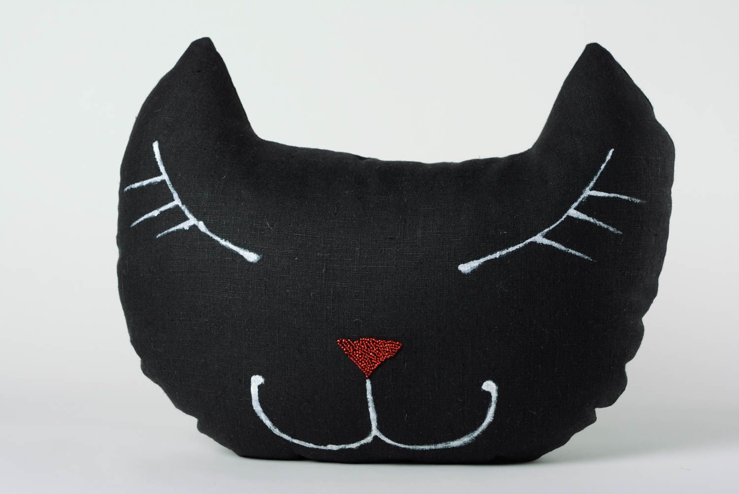 Coussin en tissu de lin fait main design original en forme de chat noir photo 1