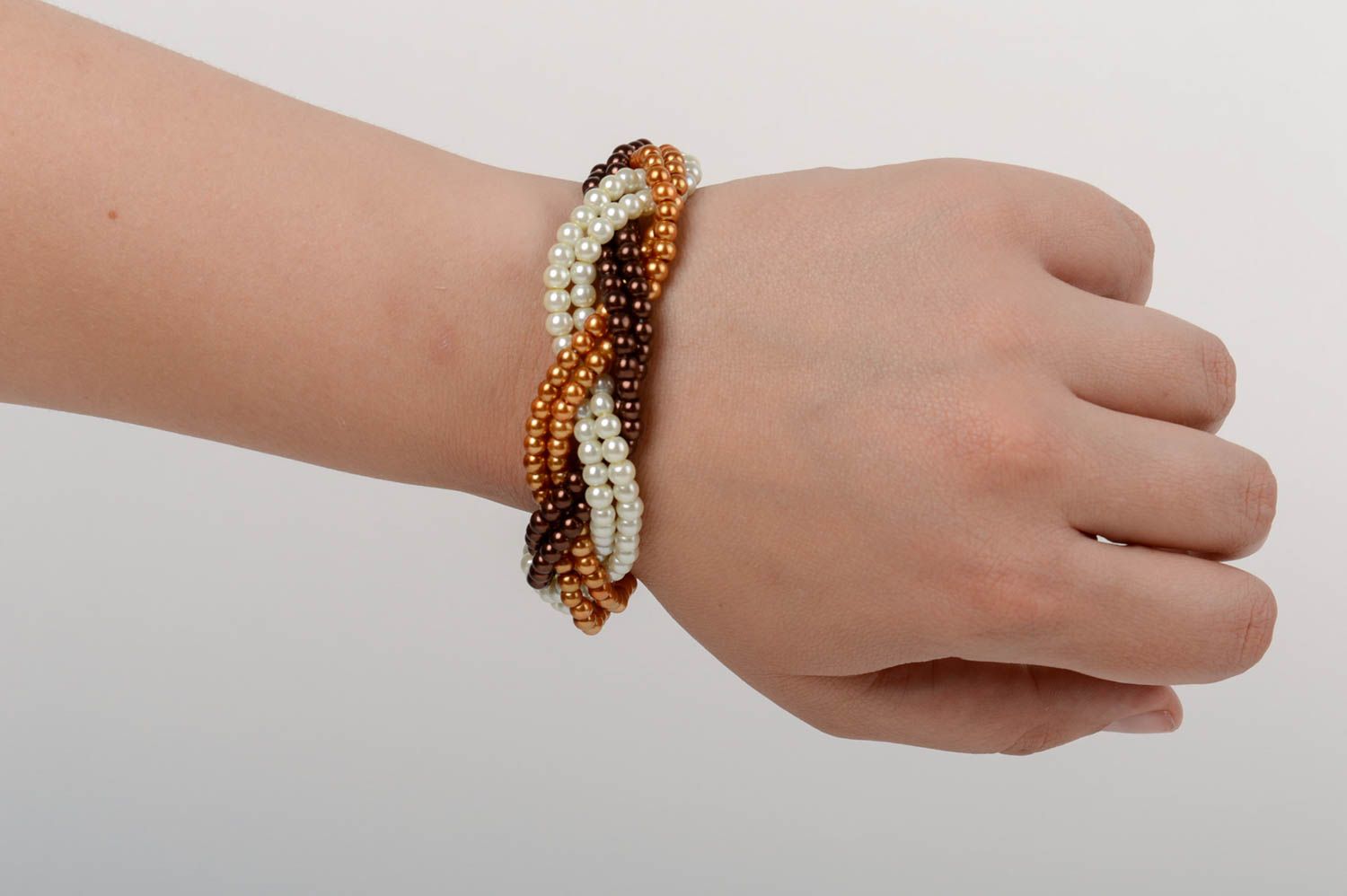 Handgemachtes Armband aus Keramik Perlen in Form vom Zopf mit Metallbeschlägen  foto 5